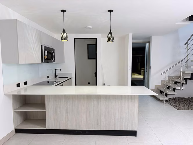 Alquiler de Exclusiva Casa en Condominio Lindora Village | Santa Ana - Imagen 2