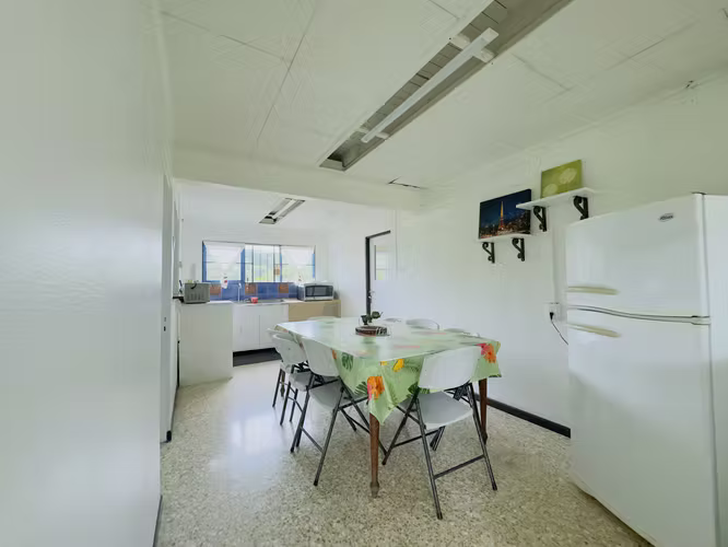 VENTA DE AMPLIO TERRENO CON CASAS UNA JOYA EN LA CIUDAD - Imagen 15