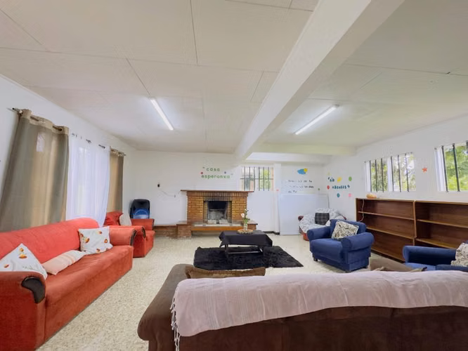 VENTA DE AMPLIO TERRENO CON CASAS UNA JOYA EN LA CIUDAD - Imagen 2