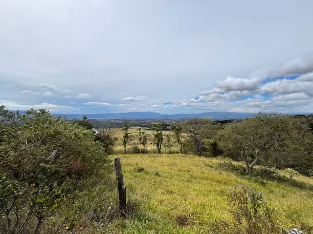 En venta finca en zona agropecuaria, Poás de Alajuela, 6050