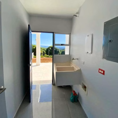 Hermosa Casa de Dos Niveles con Vistas Panorámicas en Santa Eulalia, Atenas