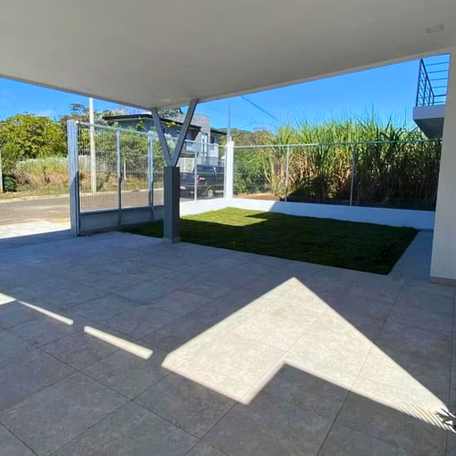 Hermosa Casa de Dos Niveles con Vistas Panorámicas en Santa Eulalia, Atenas