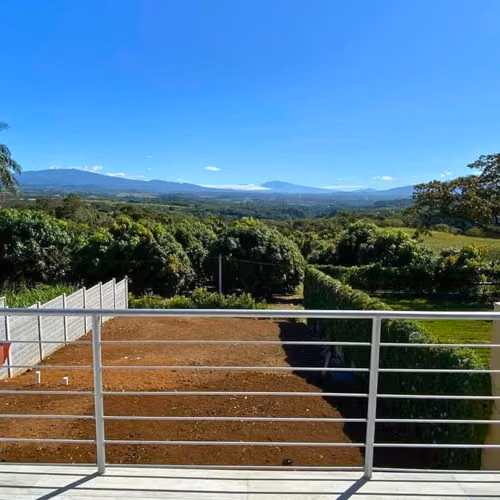 Hermosa Casa de Dos Niveles con Vistas Panorámicas en Santa Eulalia, Atenas