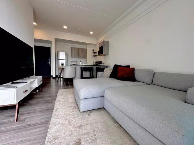 SE ALQUILA APARTAMENTO AMUEBLADO $1275 - Imagen 4