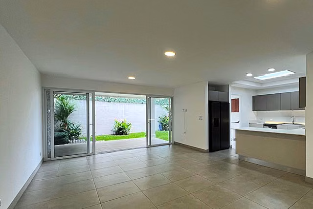 RENT. MODERN TOWN HOUSE IN CONDO SOURCE LIVING GUACHIPELIN ESCAZU
