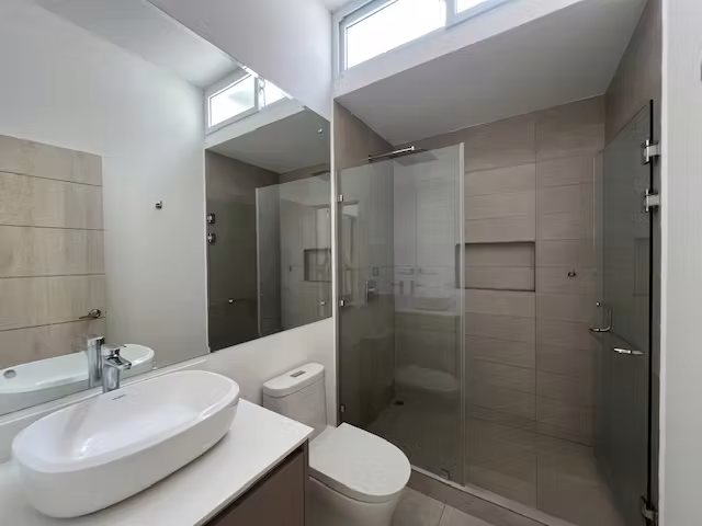 ALQUILER.  CASA EN GUACHIPELIN, ESCAZU EN CONDOMINIO SOURCE LIVING, CON ELECTRODOMÉSTICOS