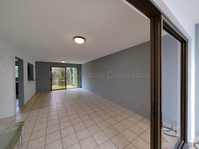 Vendo Casa en Pozos Santa Ana 250 m2 con patio