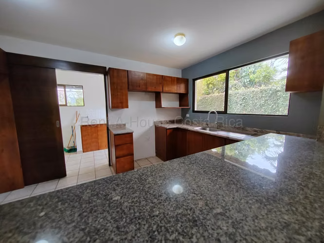 Vendo Casa en Pozos Santa Ana 250 m2 con patio