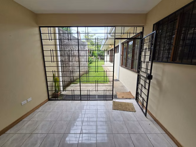 Venta de Casa Familiar Independiente en Alajuelita con Patio Ideal para Disfrutar