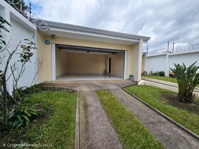 Venta de Casa Familiar Independiente en Alajuelita con Patio Ideal para Disfrutar