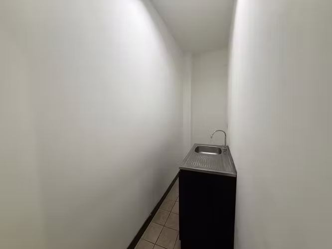 Se alquila Oficina de 179m² Lista para Ocupar en Zona de Alto Tránsito. - Imagen 12
