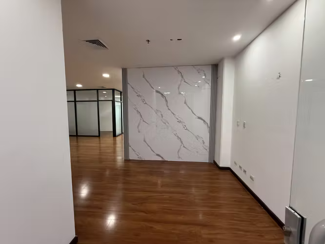 Se alquila Oficina de 179m² Lista para Ocupar en Zona de Alto Tránsito. - Imagen 2