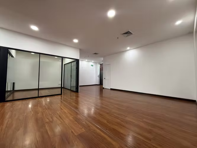 Se alquila Oficina de 179m² Lista para Ocupar en Zona de Alto Tránsito. - Imagen 4