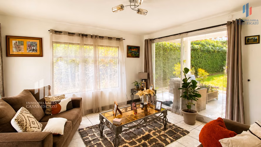 Bella Casa Independiente con Uso de Suelo Mixto en Venta,  San Rafael de Escazú