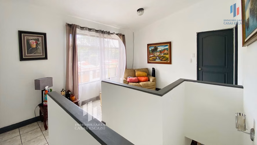 Bella Casa Independiente con Uso de Suelo Mixto en Venta,  San Rafael de Escazú