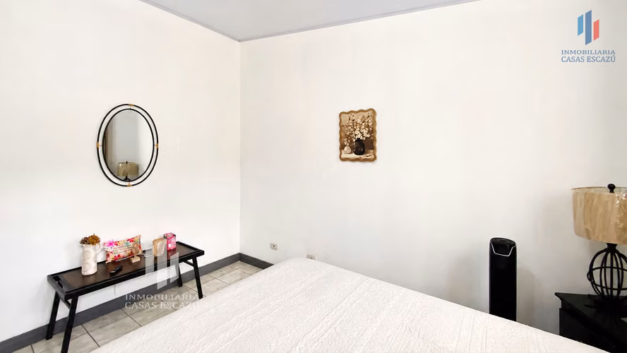 Bella Casa Independiente con Uso de Suelo Mixto en Venta,  San Rafael de Escazú