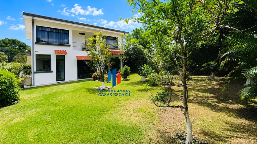 Bella Casa Independiente con Uso de Suelo Mixto en Venta,  San Rafael de Escazú