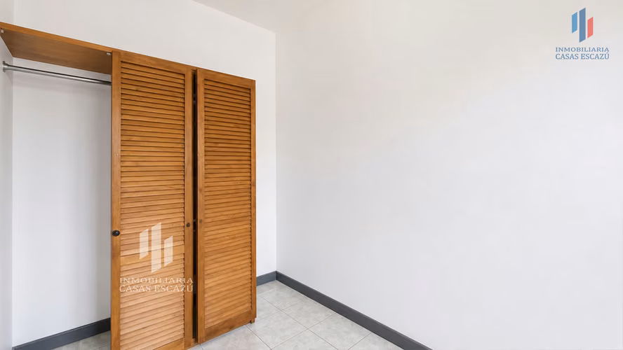 Bella Casa Independiente con Uso de Suelo Mixto en Venta,  San Rafael de Escazú