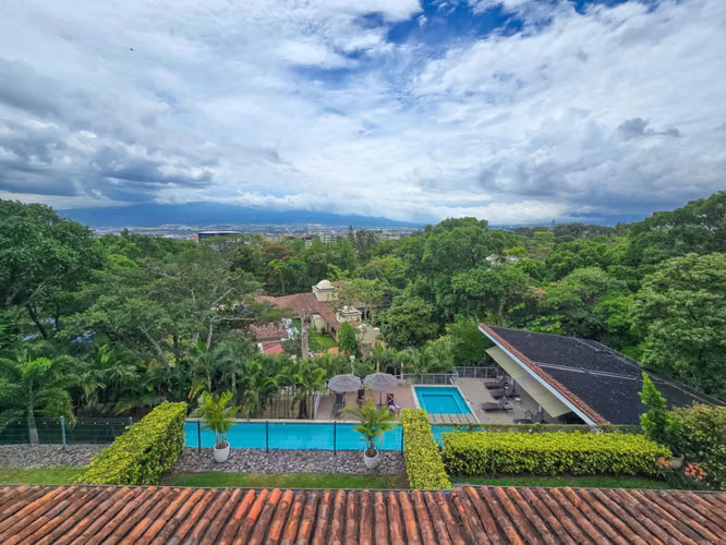JABONCILLOS ESCAZU! CONDO CON VISTA / JARDIN Y LINEA BLANCA - Imagen 10