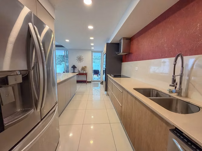 VENTA DE MODERNA CASA DE 3 NIVELES EN PASEO DEL SOL 4922 - Imagen 6