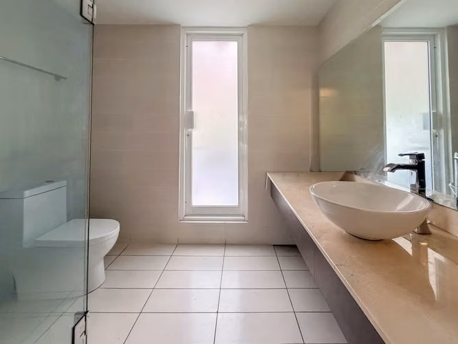 VENTA DE MODERNA CASA DE 3 NIVELES EN PASEO DEL SOL 4922 - Imagen 12