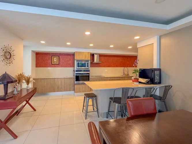 VENTA DE MODERNA CASA DE 3 NIVELES EN PASEO DEL SOL 4922 - Imagen 5