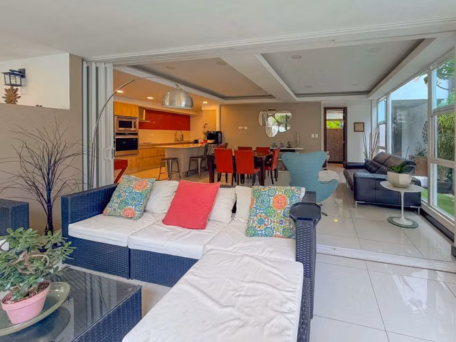 VENTA DE MODERNA CASA DE 3 NIVELES EN PASEO DEL SOL 4922 - Imagen 7