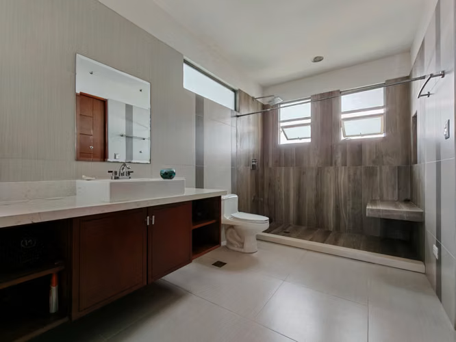 Venta de Casa de lujo en Condominio Tierras del cafe