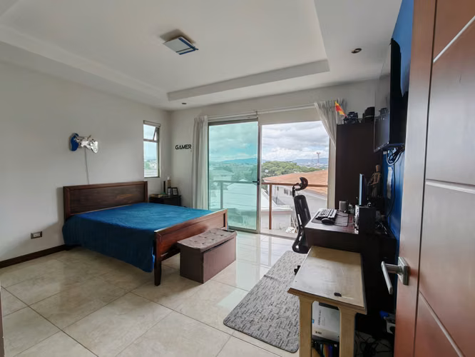 Venta de Casa de lujo en Condominio Tierras del cafe