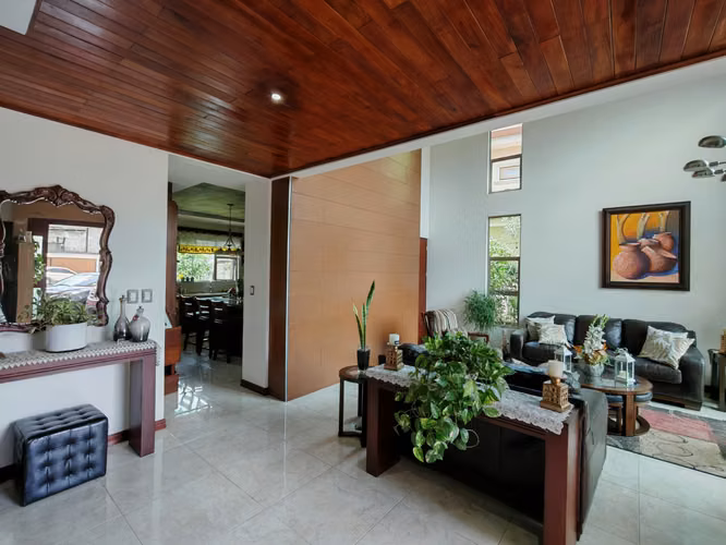 Venta de Casa de lujo en Condominio Tierras del cafe