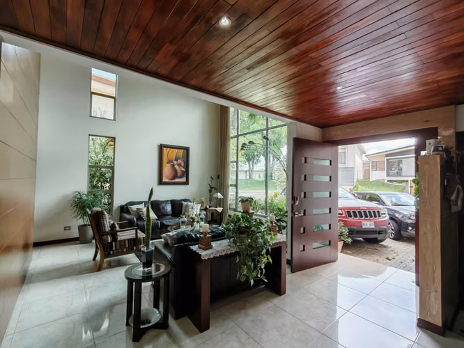 Venta de Casa de lujo en Condominio Tierras del cafe
