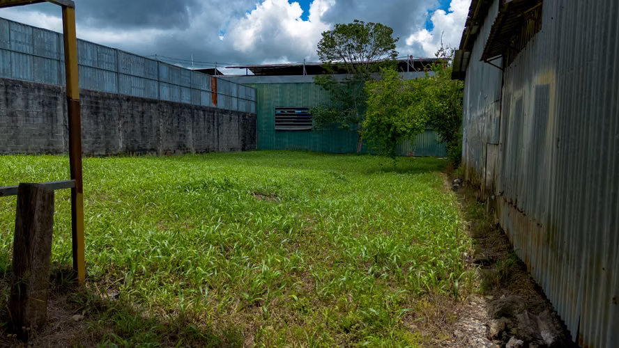 Venta de bodega comercial industrial para taller o negocio en Pérez Zeledón
