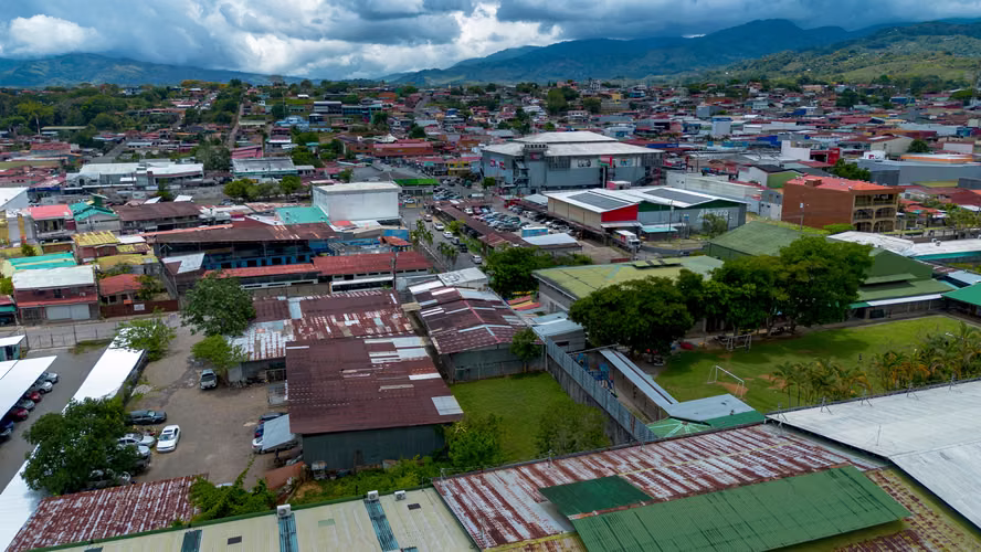 Venta de bodega comercial industrial para taller o negocio en Pérez Zeledón