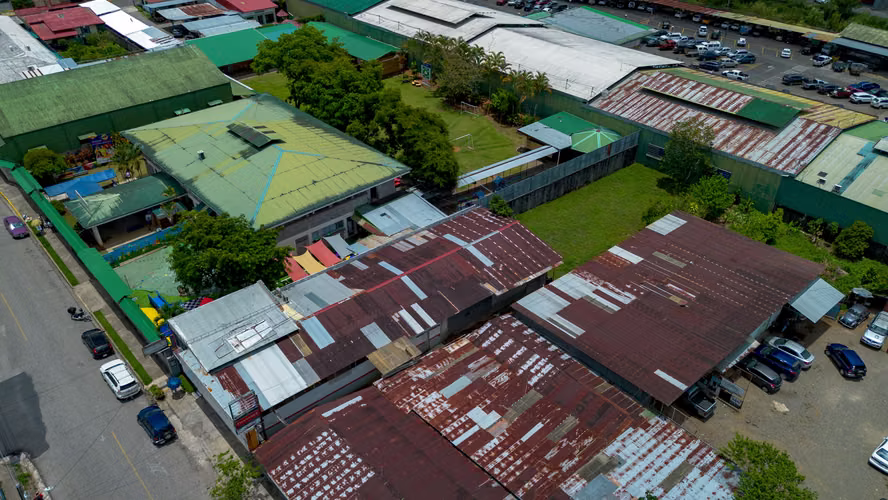Venta de bodega comercial industrial para taller o negocio en Pérez Zeledón