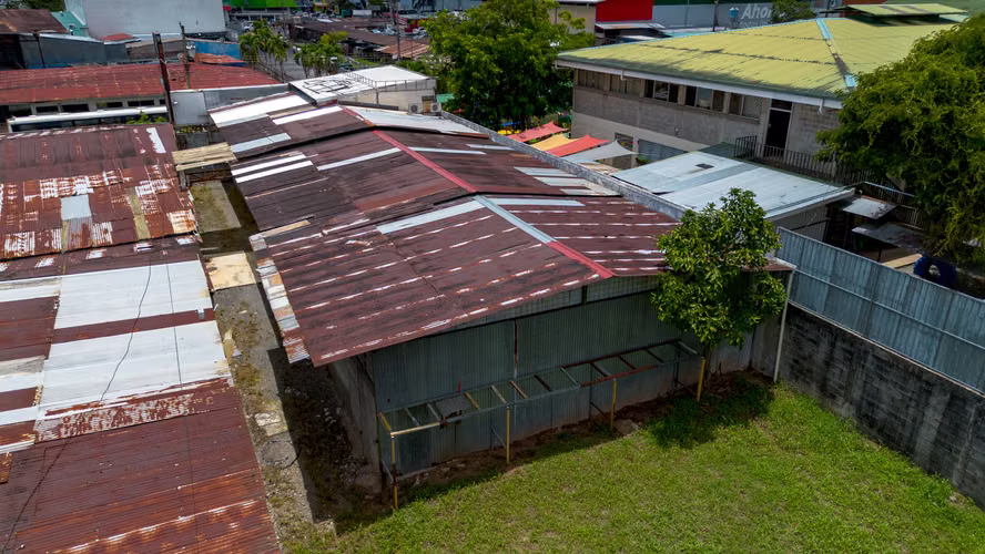 Venta de bodega comercial industrial para taller o negocio en Pérez Zeledón