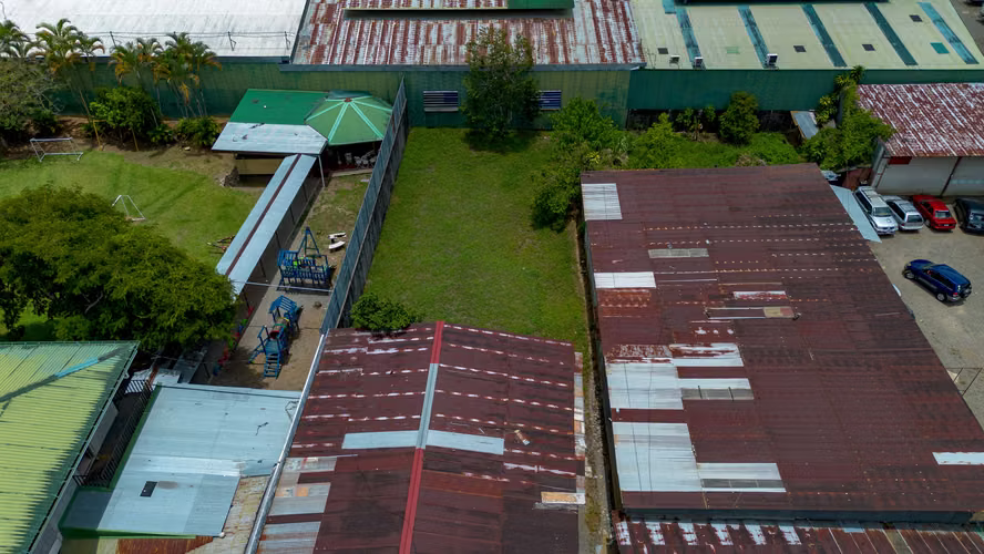 Venta de bodega comercial industrial para taller o negocio en Pérez Zeledón