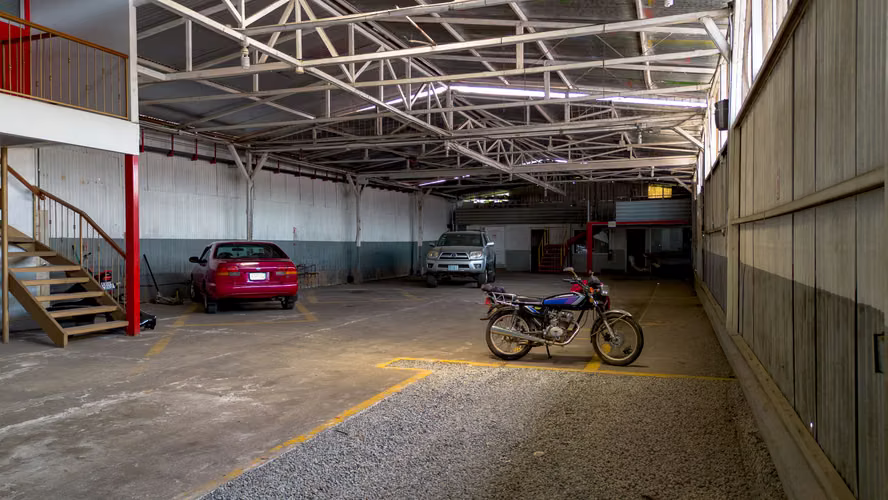 Venta de bodega comercial industrial para taller o negocio en Pérez Zeledón