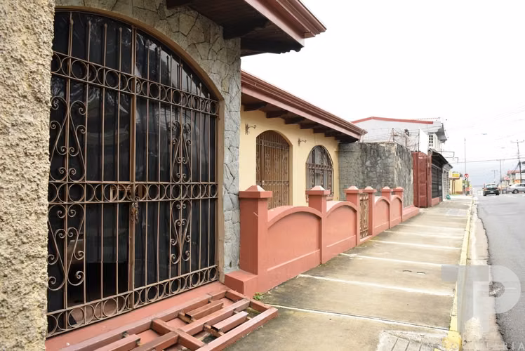 SE VENDE PROPIEDAD COMERCIAL HEREDIA CENTRO SCG9
