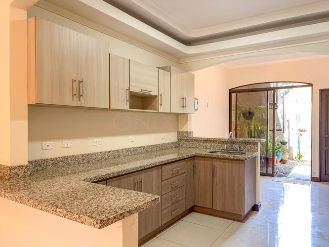 VENTA APARTAMENTO EN PRIMER PISO EN CURRIDABAT CON JARDÍN - Imagen 4