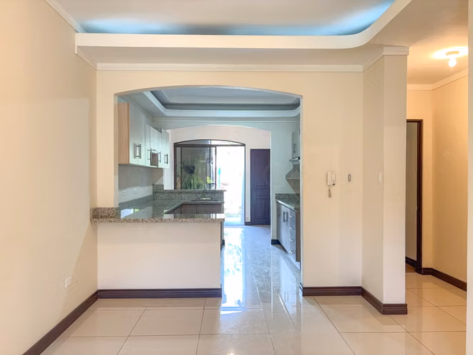 VENTA APARTAMENTO EN PRIMER PISO EN CURRIDABAT CON JARDÍN - Imagen 5