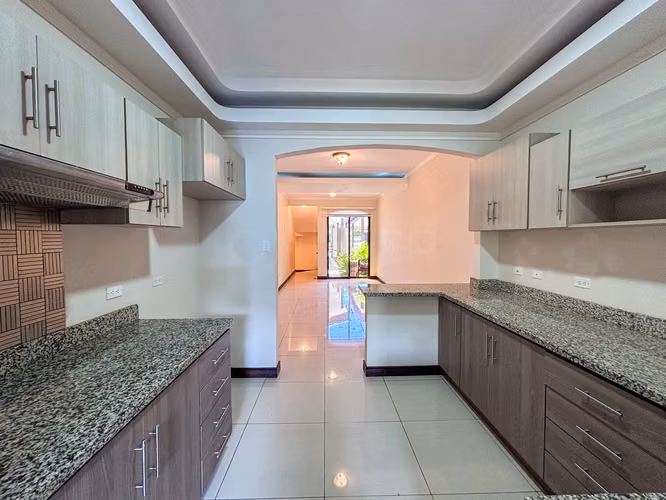 VENTA APARTAMENTO EN PRIMER PISO EN CURRIDABAT CON JARDÍN - Imagen 7