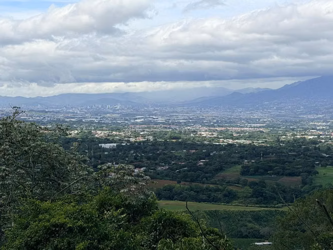 Casa con vistas en venta en Sabanilla de Alajuela KS