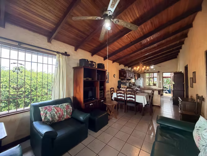Casa con vistas en venta en Sabanilla de Alajuela KS
