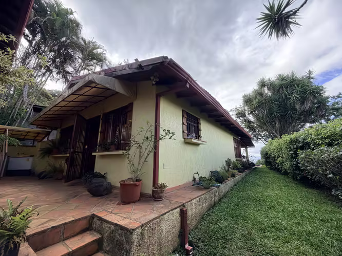 Casa con vistas en venta en Sabanilla de Alajuela KS