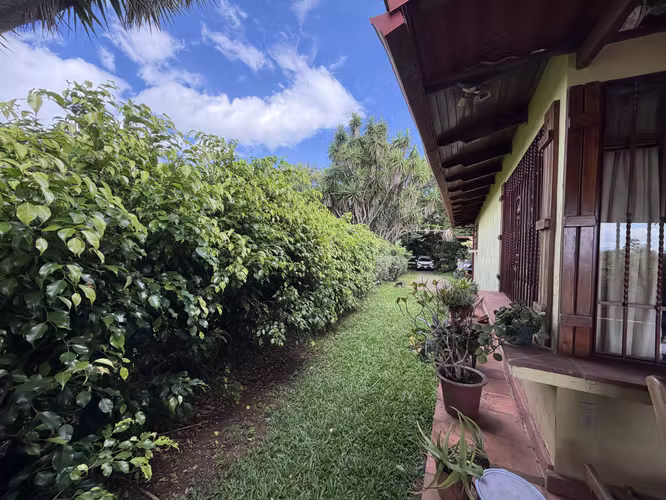 Casa con vistas en venta en Sabanilla de Alajuela KS