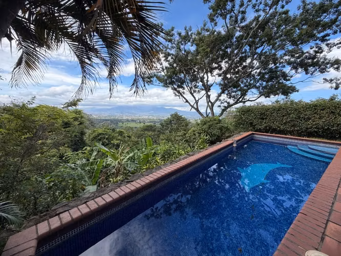 Casa con vistas en venta en Sabanilla de Alajuela KS