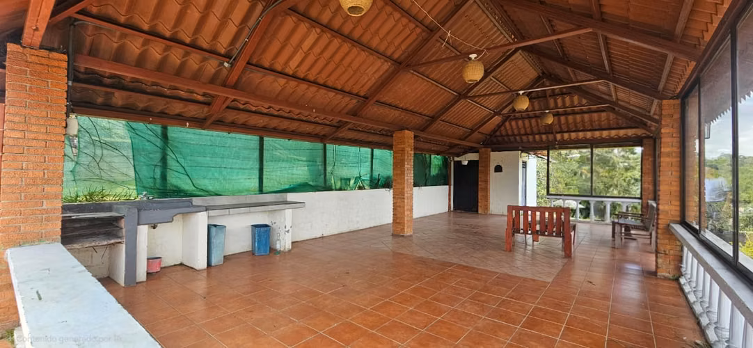 Se vende salón para eventos con vista a la Laguna de Ujarrás | 803 m² | Carretera principal