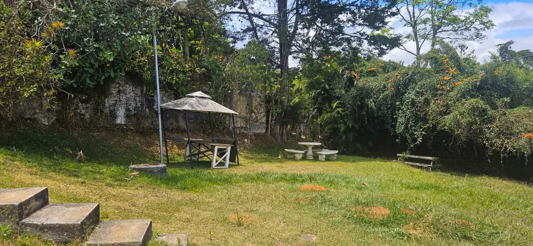 Se vende salón para eventos con vista a la Laguna de Ujarrás | 803 m² | Carretera principal