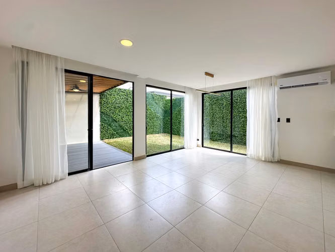 ALQUILER DE CASA EN CONDOMINIO LINDORA VILLAGE CON TERRAZA - Imagen 2