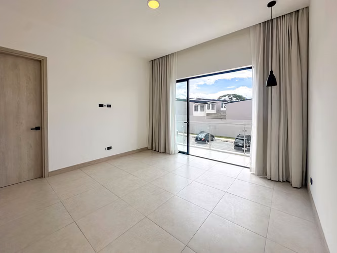 ALQUILER DE CASA EN CONDOMINIO LINDORA VILLAGE CON TERRAZA - Imagen 13